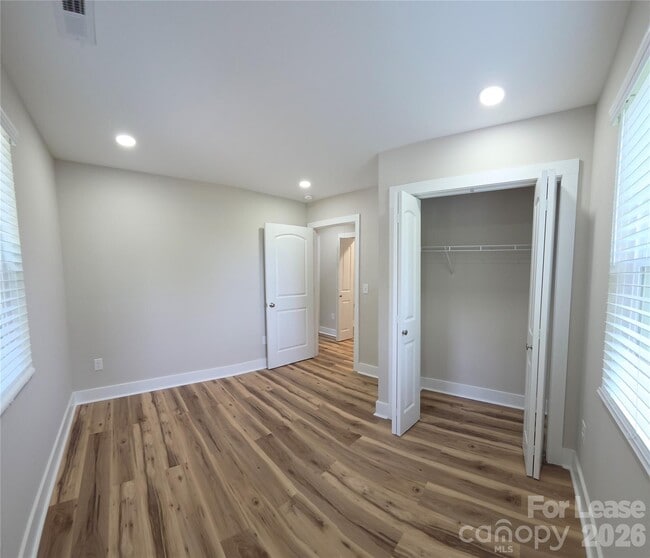 Building Photo - 2728 Crawford Ave