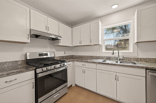 Building Photo - 3209 McCrarey Dr