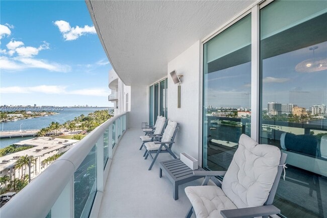 Building Photo - 7910 Harbor Island Dr