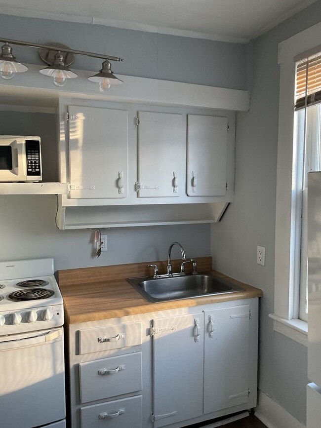 Interior Photo - 38 Railroad St