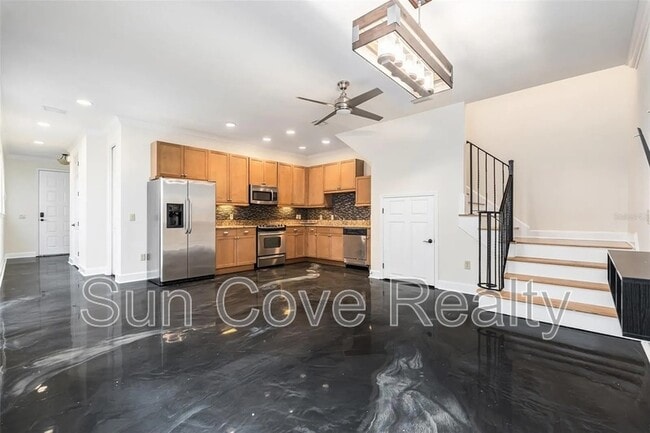 Building Photo - 113 S Packwood Ave