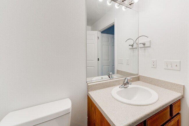 Building Photo - 3 Bed 2 Bath Unit Available in Bozeman!