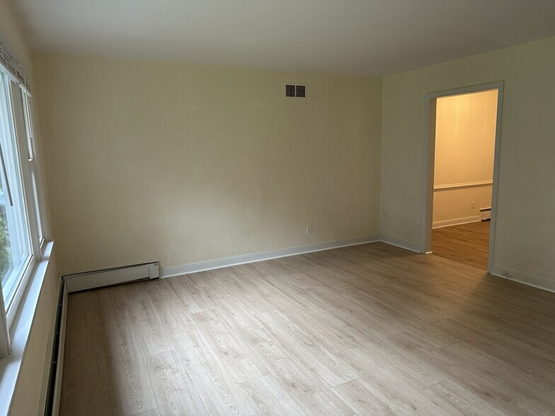 Living room - 2317 Francine Rd
