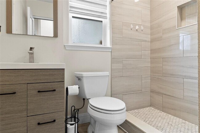 Building Photo - 1305 Fountainhead Dr