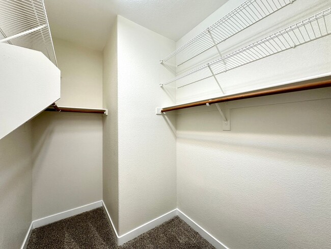 Building Photo - Granite Peaks At Summerlin
