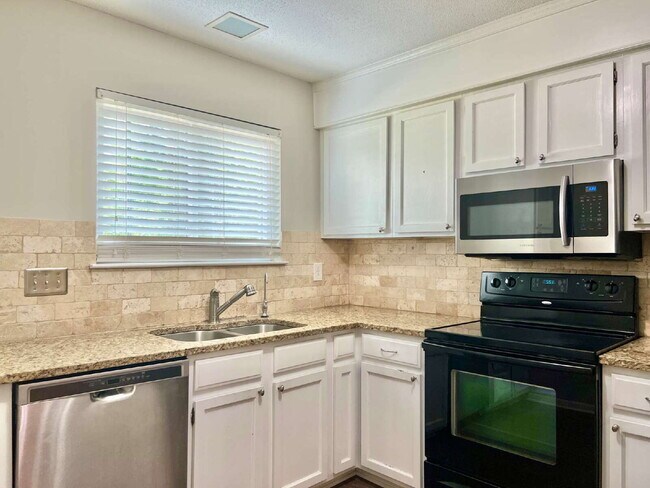 Building Photo - CONDO MINUTES FROM SouthParK!