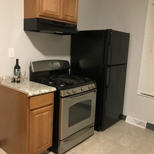 Kitchen - 1476 E 114th St