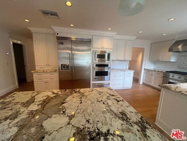 Building Photo - 1419 Avenida de Cortez