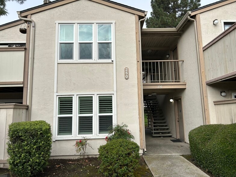 Front of #5 - 250 Chilpancingo Pky