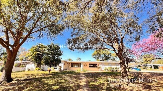 Building Photo - 1516 Dove Dr