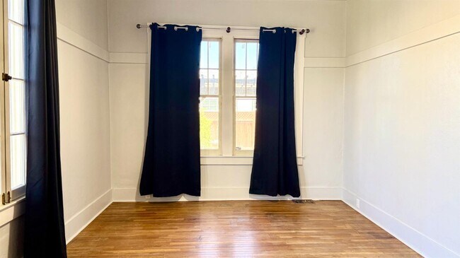 Building Photo - 130 E Malone St