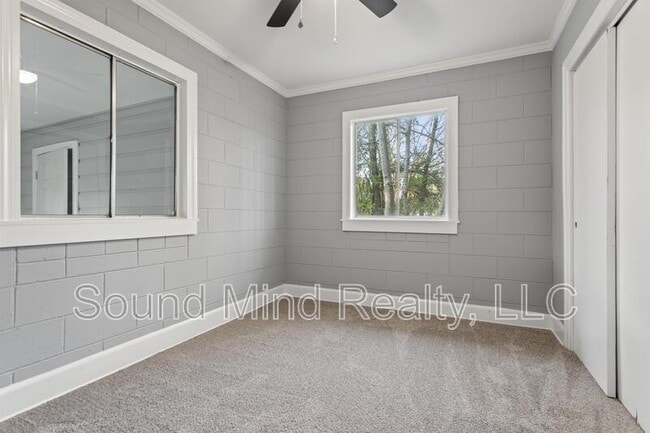 Building Photo - 914 Ranch Farm Rd