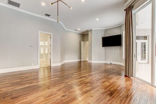 Building Photo - Stunning 5-Bedroom Pool Home on Nearly 2 Acres!