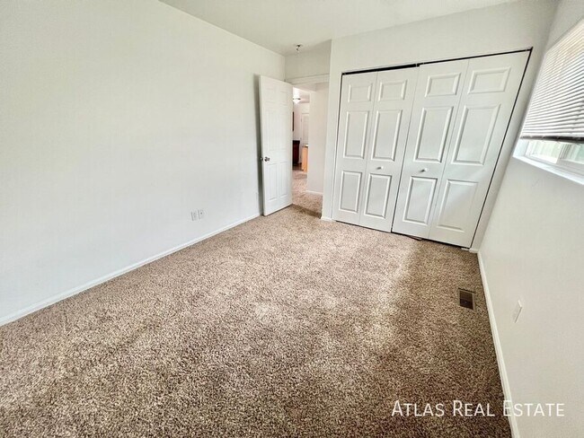 Building Photo - 934 W Moreno Ave