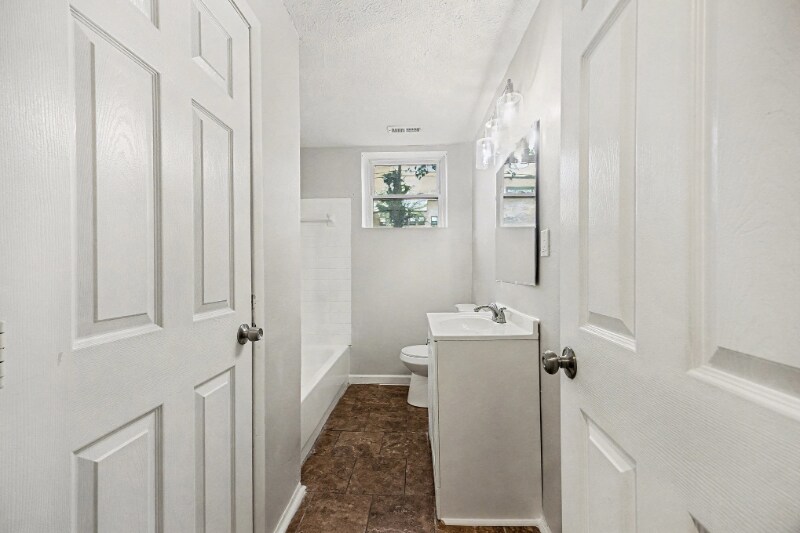 Building Photo - 566 Glenwood Ave