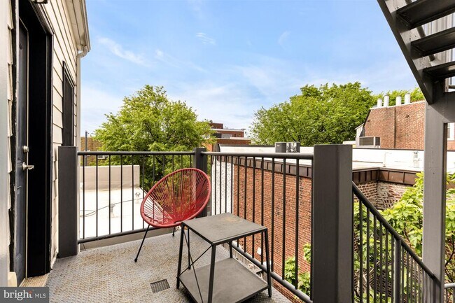 Building Photo - 1502 10th St NW