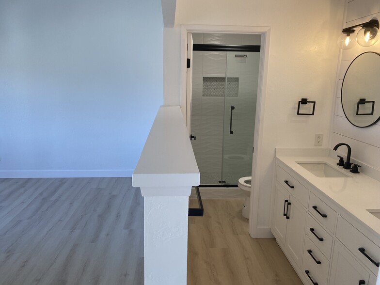 Building Photo - 2742 Ariane Dr