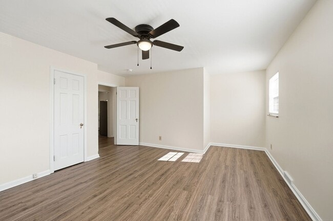 Building Photo - Charming Covedale Duplex