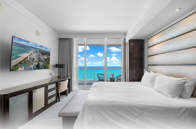 Building Photo - 4391 Collins Ave