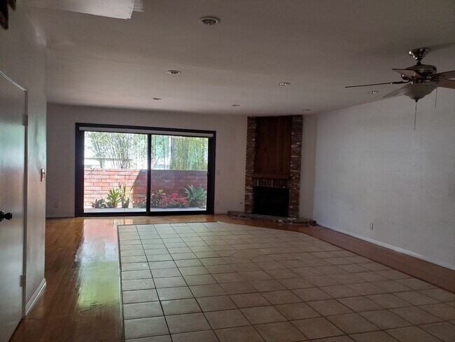 Lv g Rm - 1823 11th St