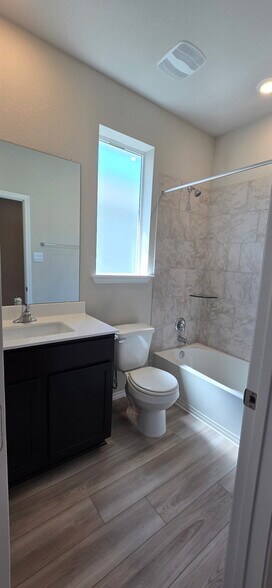 Building Photo - 1119 Stone Vly Rd