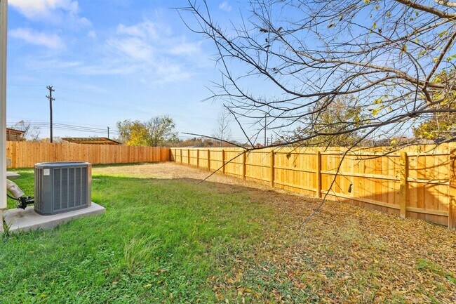 Building Photo - 2009 Perkins Pl