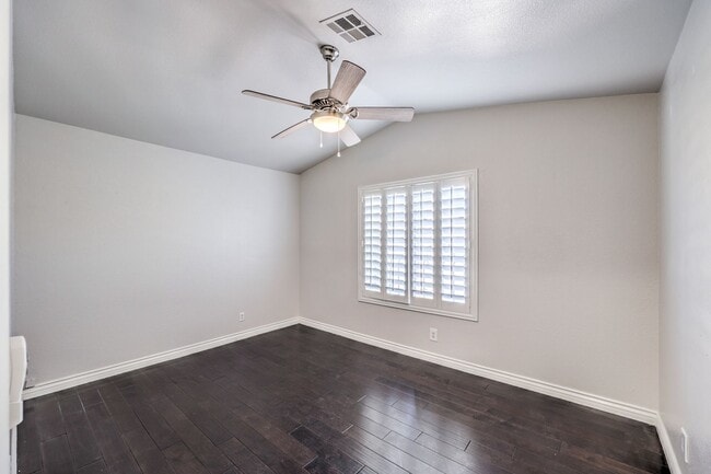 Building Photo - single story upgraded walking distance to park