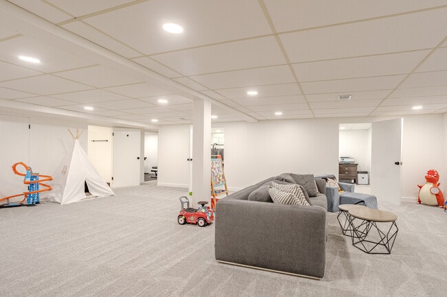 Building Photo - 715 Lamon Ave