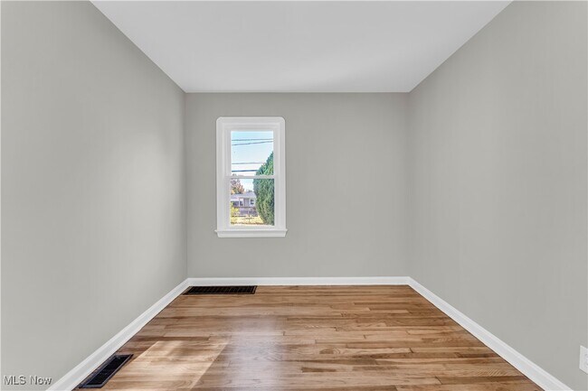 Building Photo - 12107 Worthington Ave