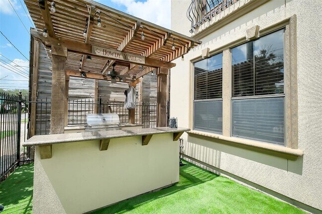 Building Photo - 926 Birdsall St