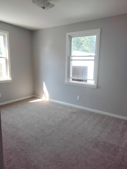 Building Photo - 416 14th Ave N