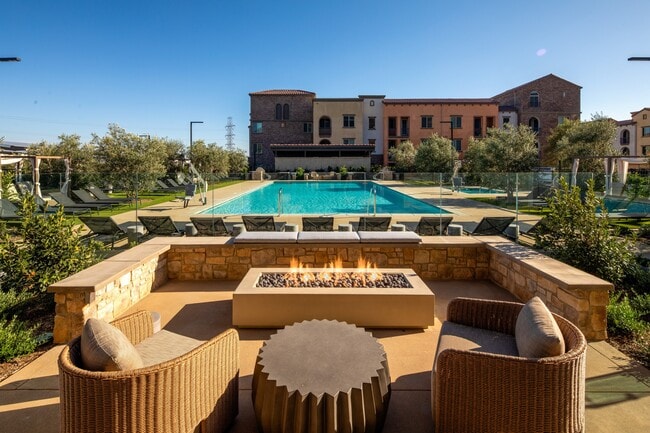 Building Photo - Vasari at Ventana