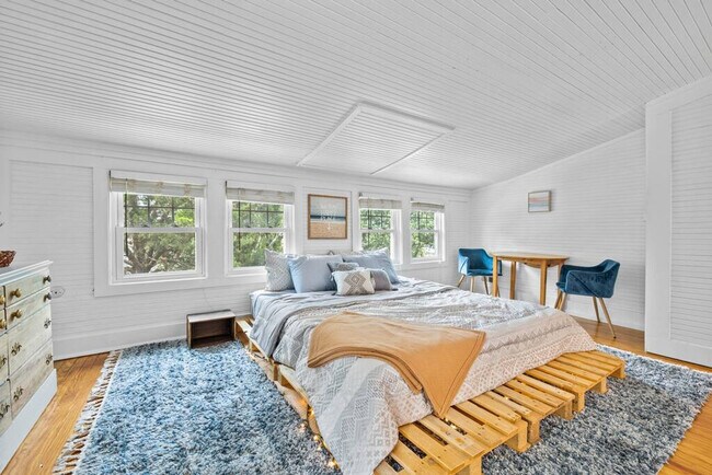 Building Photo - 912 Little Bay Ave