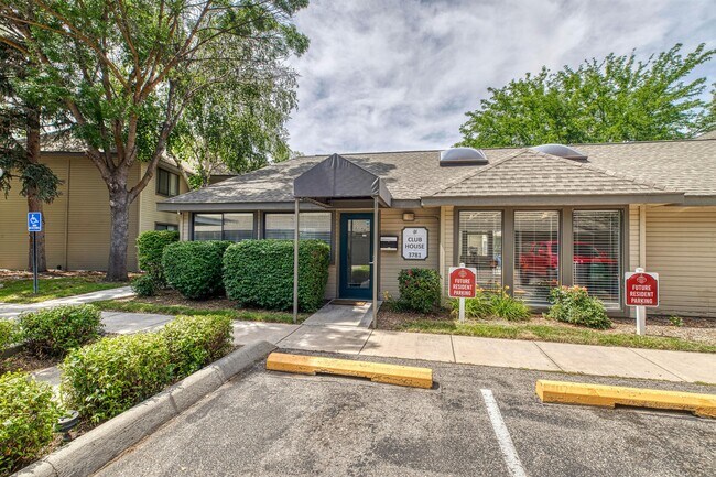Building Photo - 3713 S Gekeler Ln