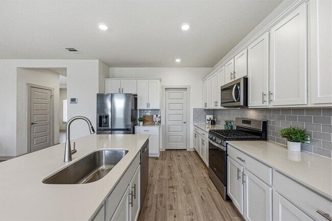Building Photo - 7511 Traylor Cv