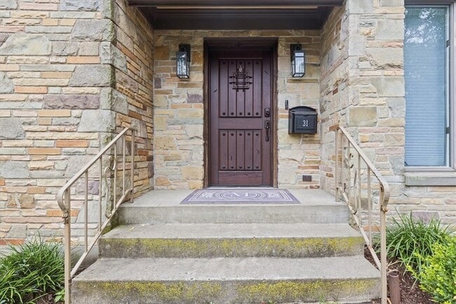 Building Photo - 31 Woodland Dr