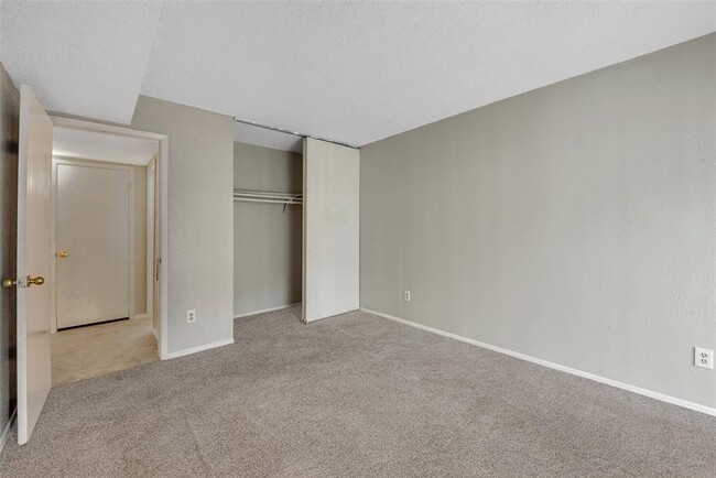 Building Photo - 6345 Cattails Ln