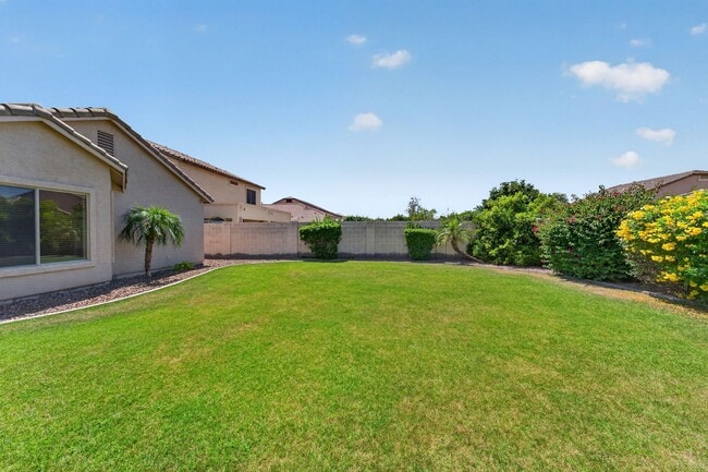 Building Photo - Spacious Gilbert Corner Lot Rental with 4 Bedrooms, Vaulted Ceilings & Private Backyard Retreat