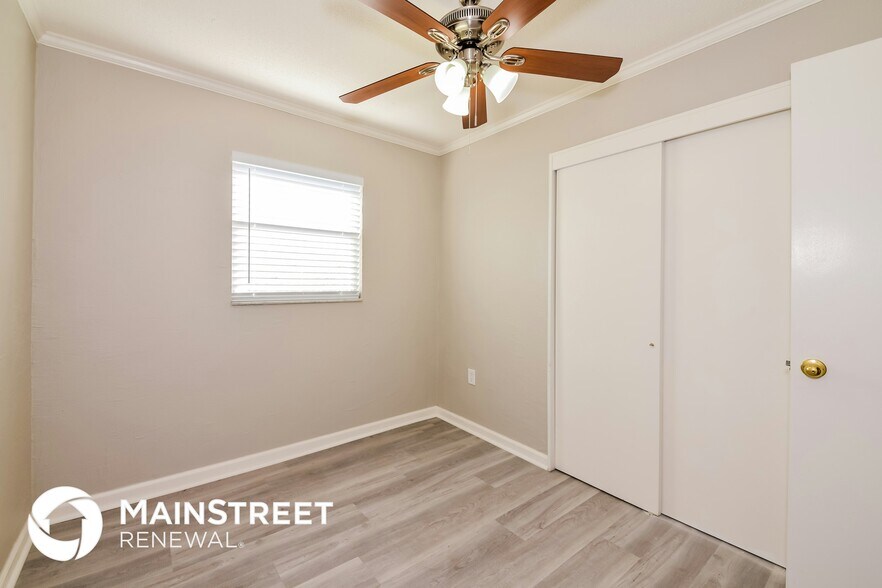 Building Photo - 2426 Stratford Dr