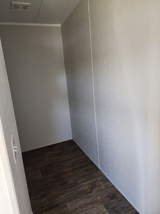 Building Photo - 220 CR 2600