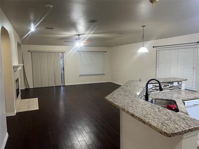 Building Photo - 6949 Sylvan Meadows Dr