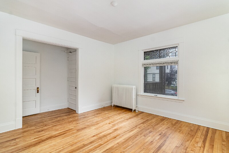 Building Photo - 822 W 35th St