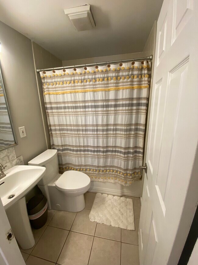 Building Photo - 9645 Loveland Madeira Rd