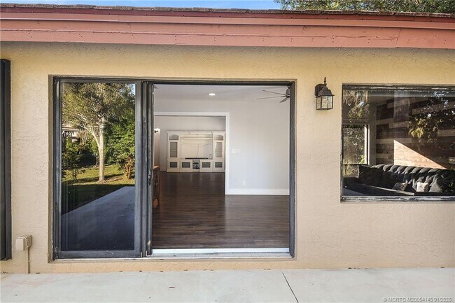 Building Photo - 2225 SW Creekside Dr