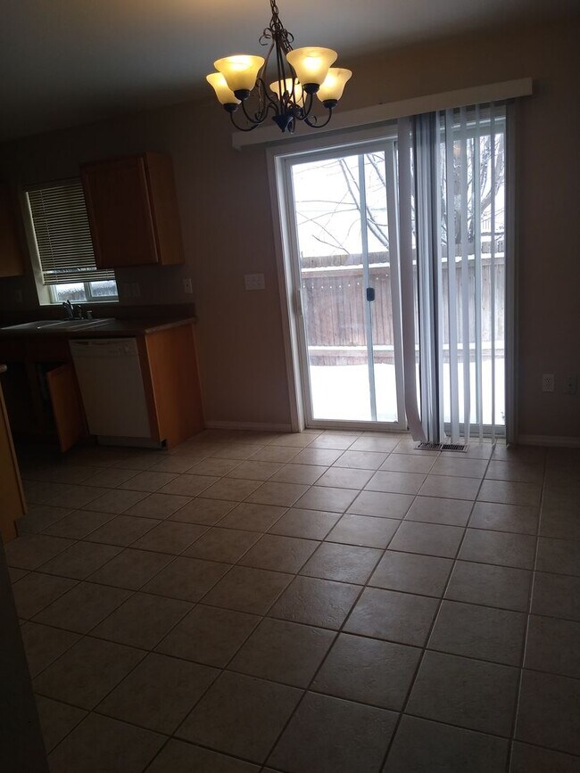 Building Photo - 1238