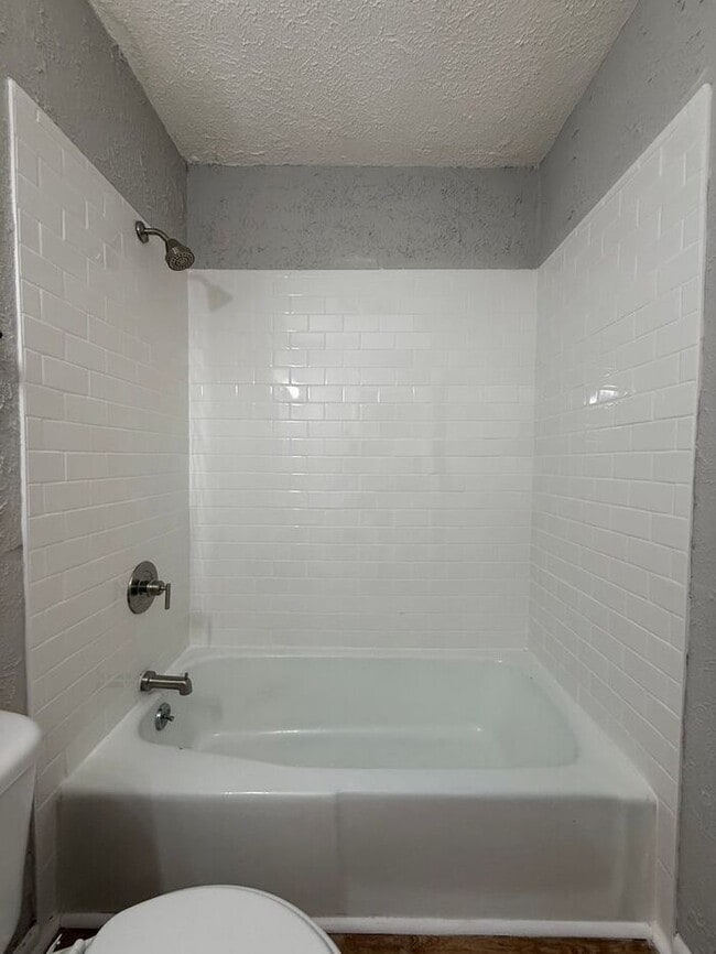 Building Photo - Fabulous Renovation!! Hermitage 1 Level Co...