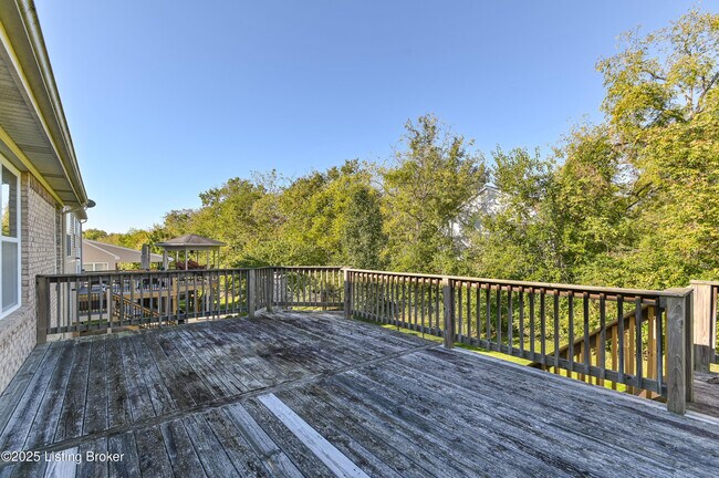 Building Photo - 220 Rockcrest Way