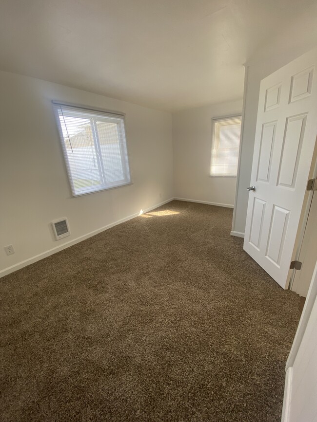 Master Bedroom - 9762 River Rd