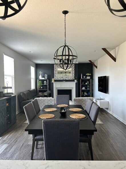 Building Photo - 221 Cloverhill Dr