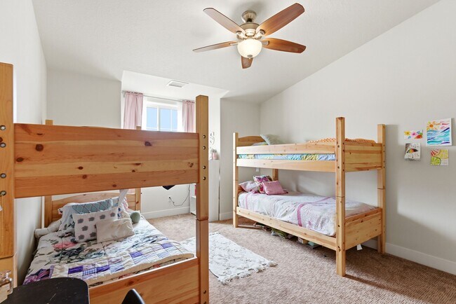 Building Photo - 415 E Earl St